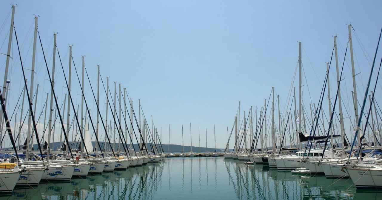 Sunflower Apartment Kastela Exterior photo